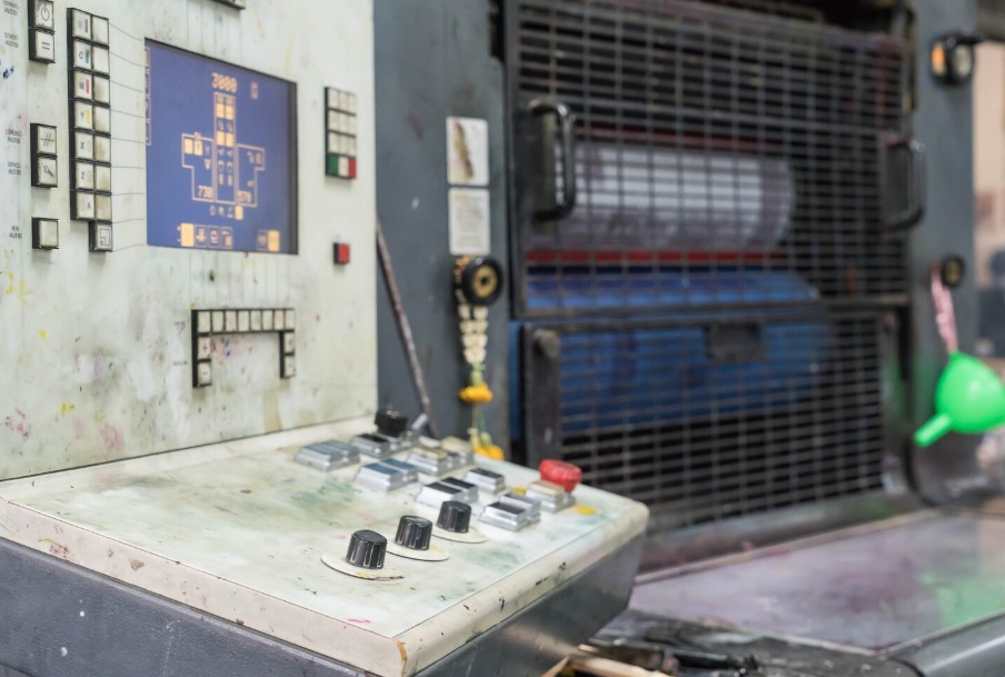 Fixed vs Withdrawable Air Insulated Metal-Clad Switchgear 7 Key Differences Before You Choose.jpg